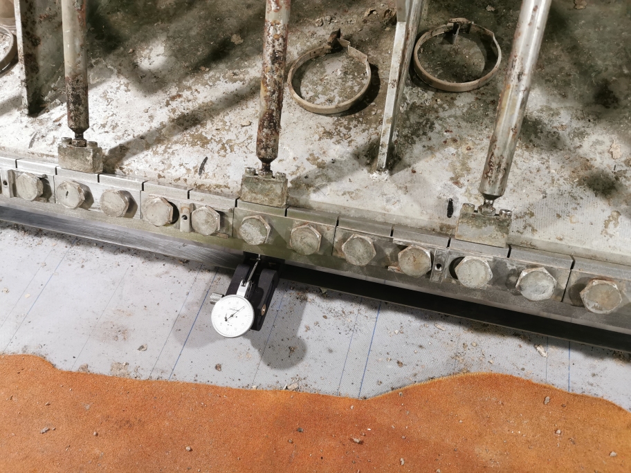Final adjustments of paper machine slice lip after maintenance work