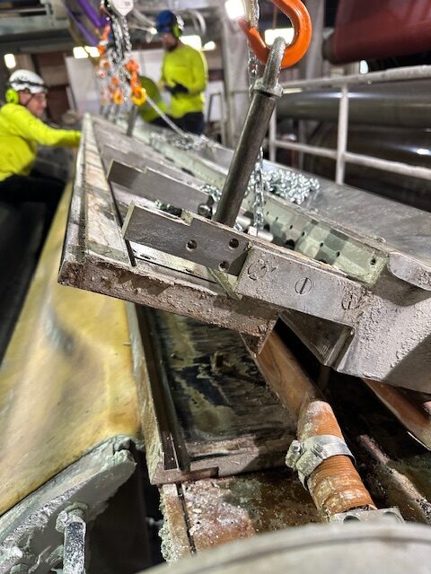 Paper machine overhauling maintenance work on coating head and mechanical components